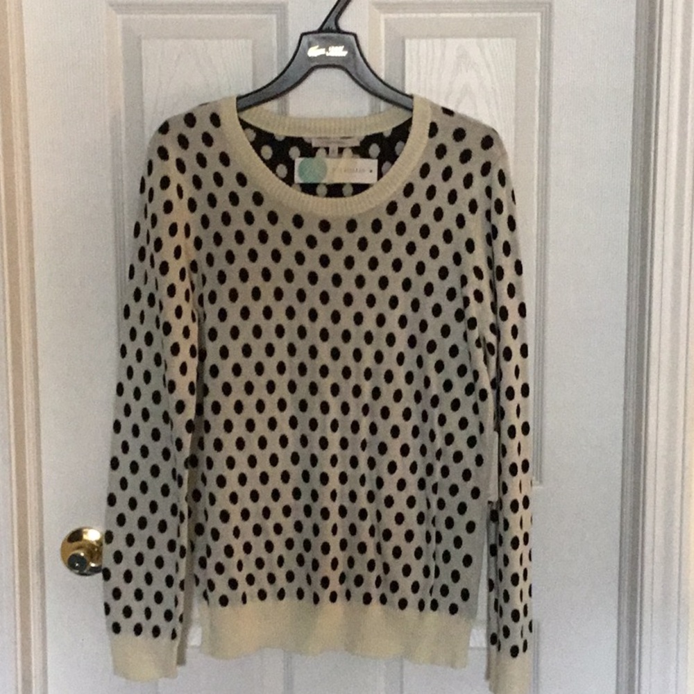 Hawthorn White with black dots sweater.